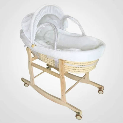 Couffin-bebe-sur-pied-a-main