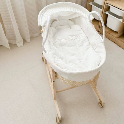 Couffin-bebe-sur-pied-doux