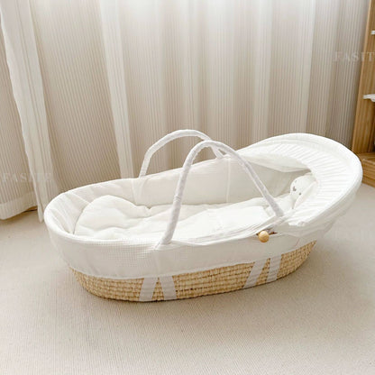 Couffin-bebe-sur-pied-naturel