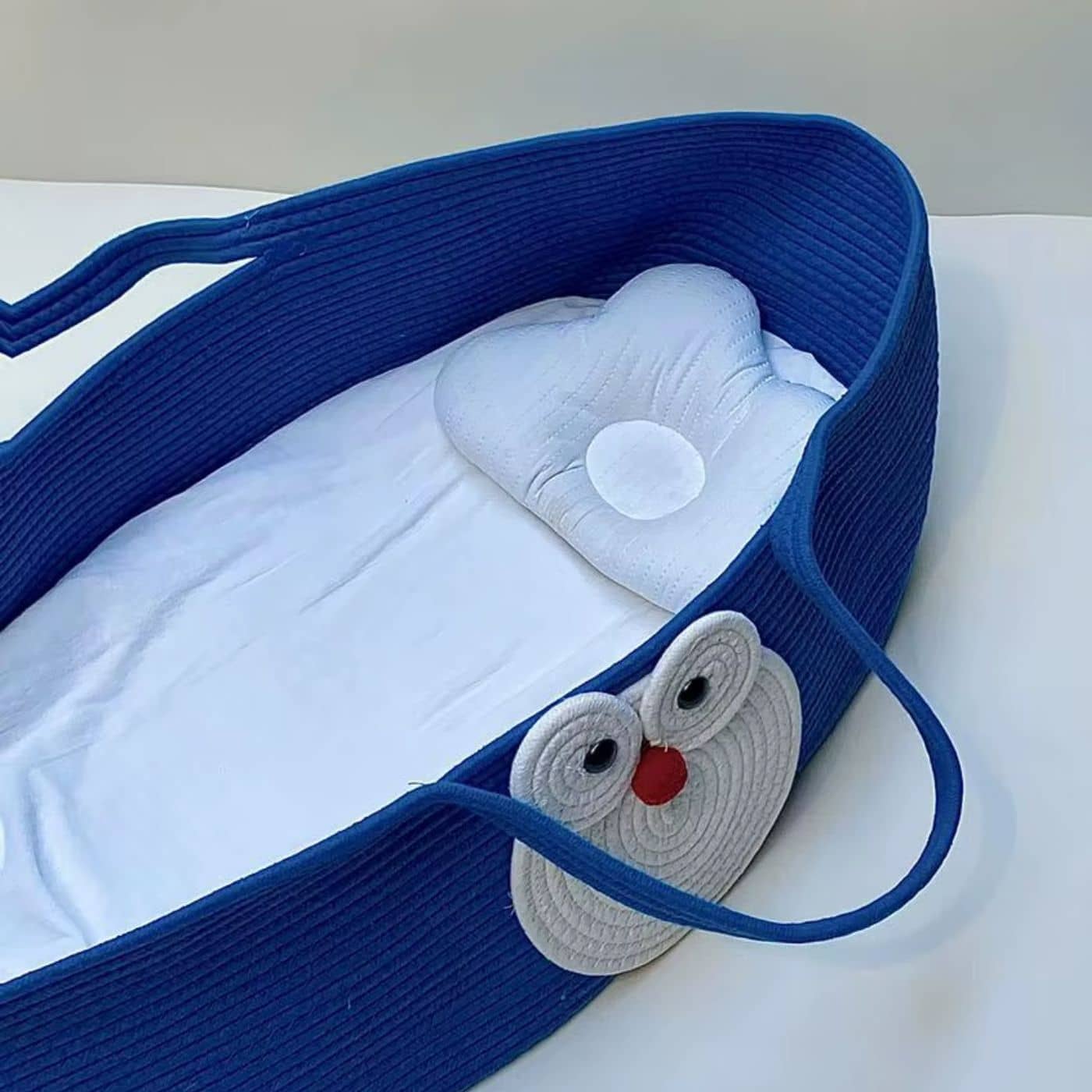 Couffin-en-osier-pour-bebe-activites