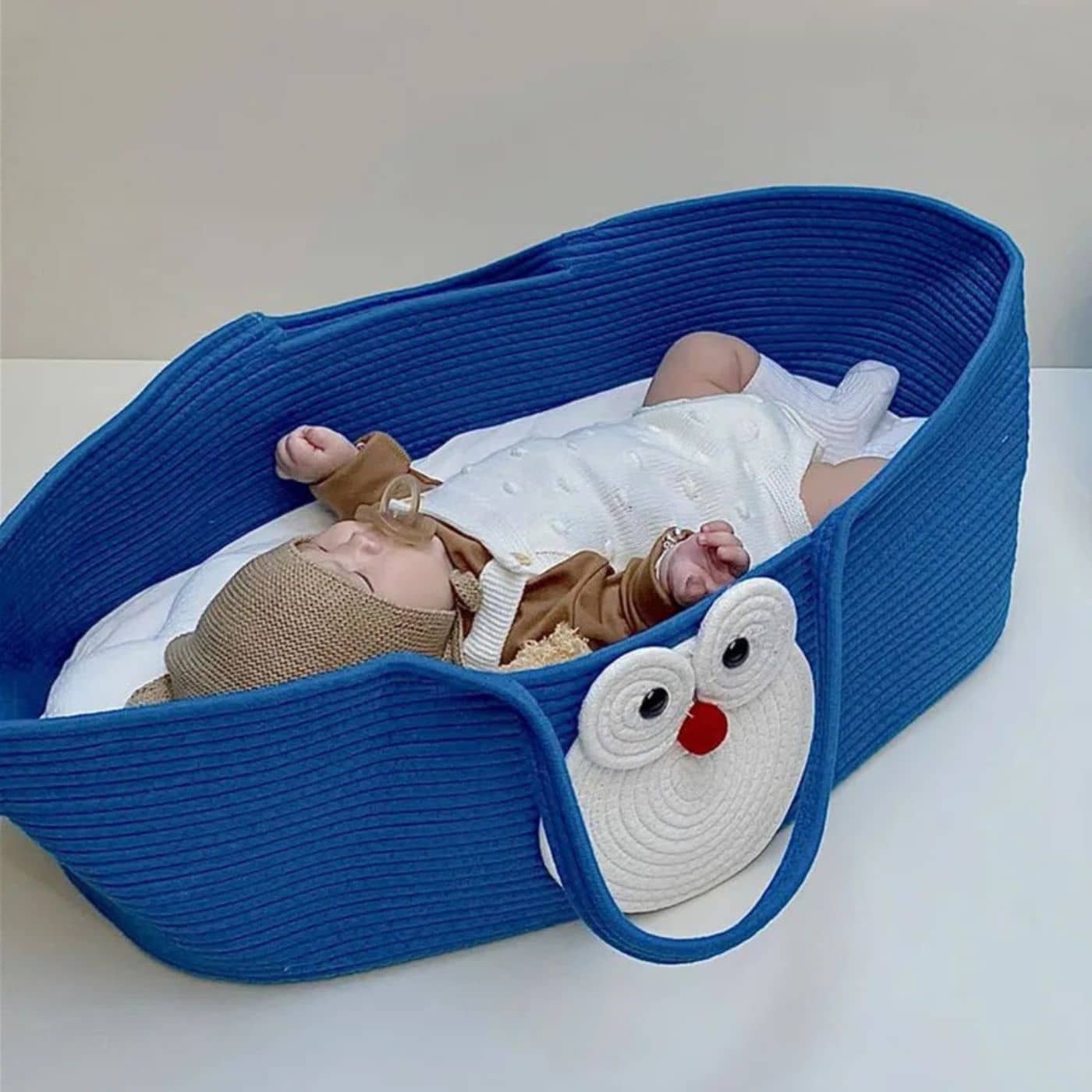 Couffin-en-osier-pour-bebe-indispensable