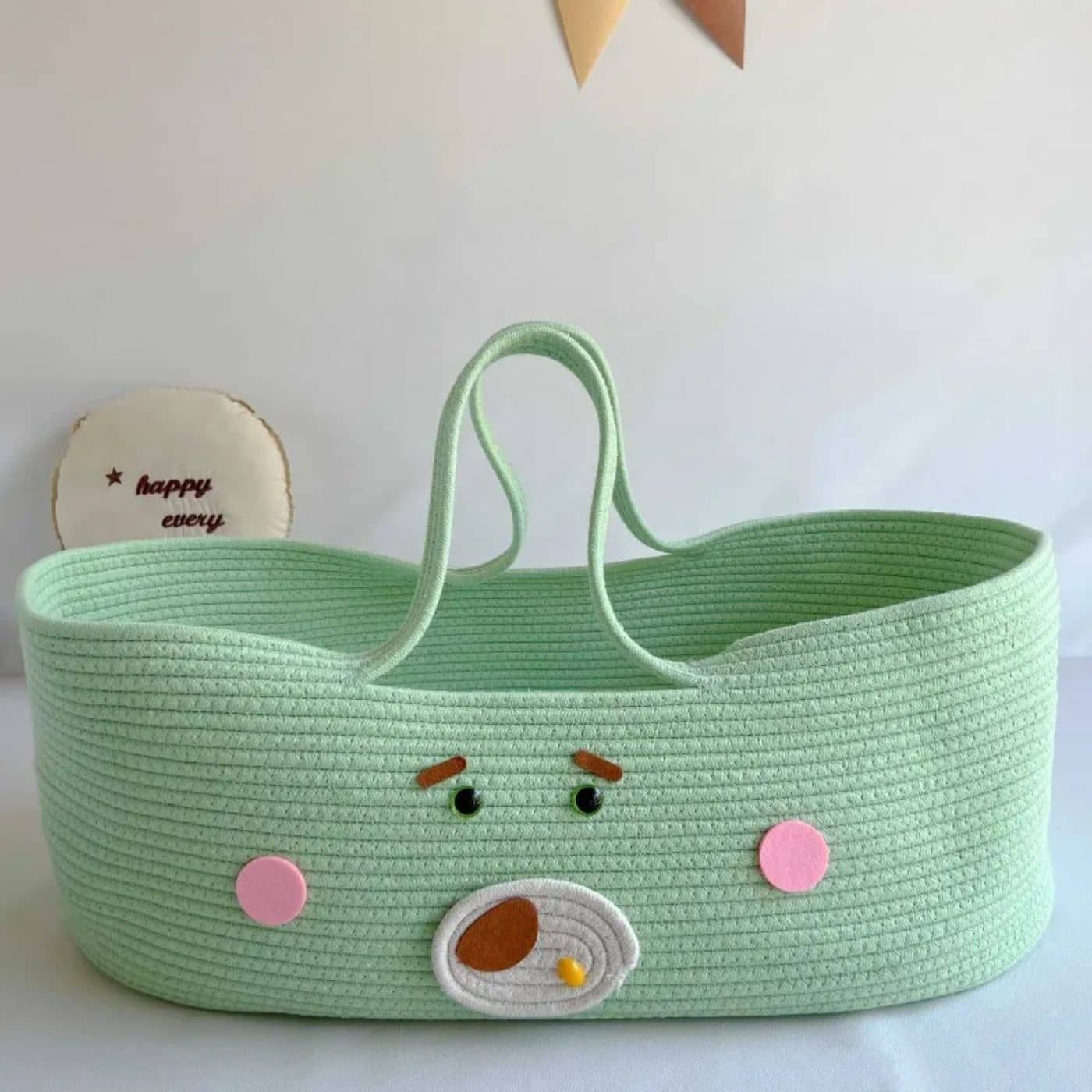 couffin-en-osier-bebe-vert